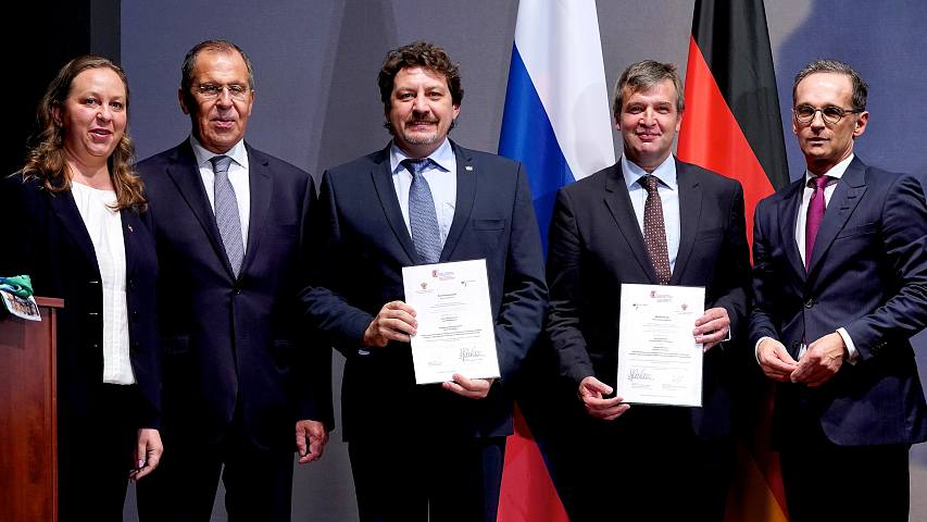 Preisverleihung im Auswärtigen Amt in Berlin (Im Bild v.l.n.r. Olga Ohly, Sergej Lawrow, Anton Hübl, Evgenii Iurchenko, Heiko Maas)